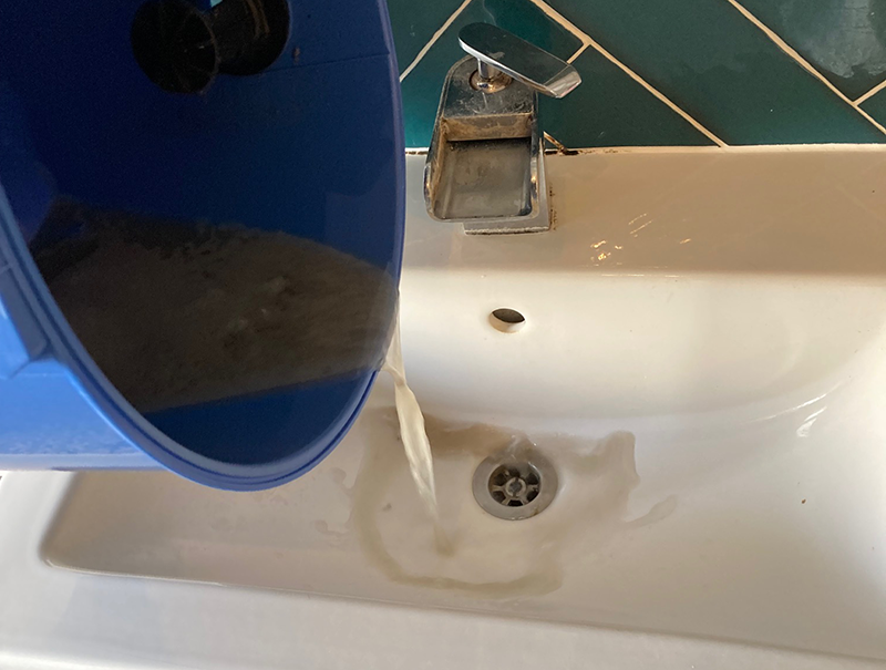 Henry Wash vacuum cleaner dirty waste water
